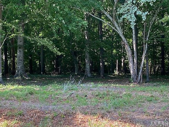 4th image of 225 Country Club Dr