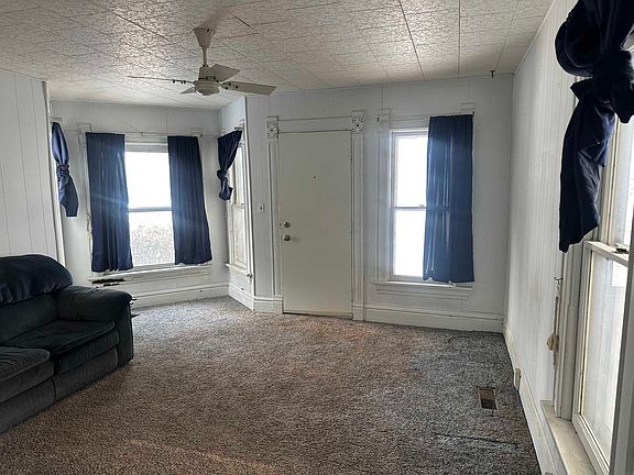 2nd image of 215 1st Ave NE