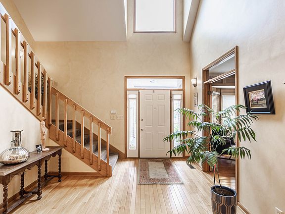 4th image of 9568 Huntington Ln