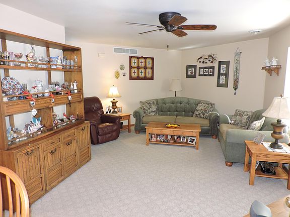 2nd image of 114 Oxford Ln