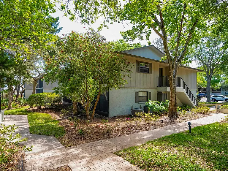 22 Veronese Ct — Photo 36
