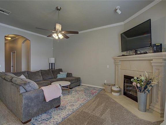 5th image of 624 SW 41st St