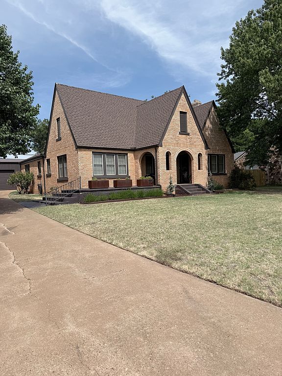 1124 S Main St - Property Image