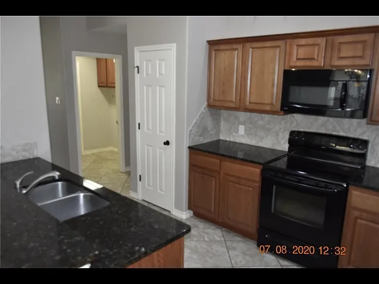 2105 Oak View Dr — Photo 12