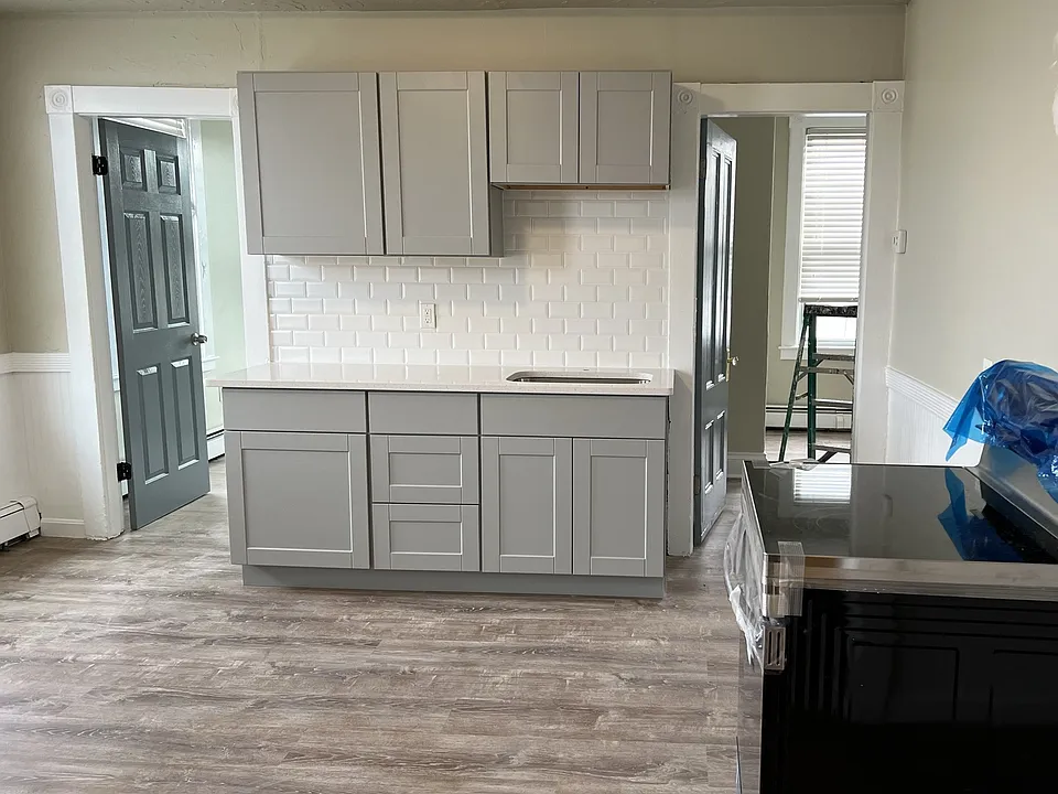 485 Bridge St #3-8