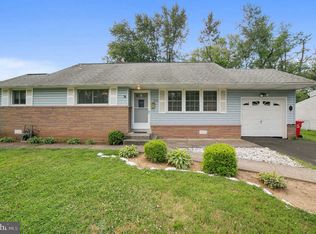 810 Cypress Rd, Warminster, PA 18974