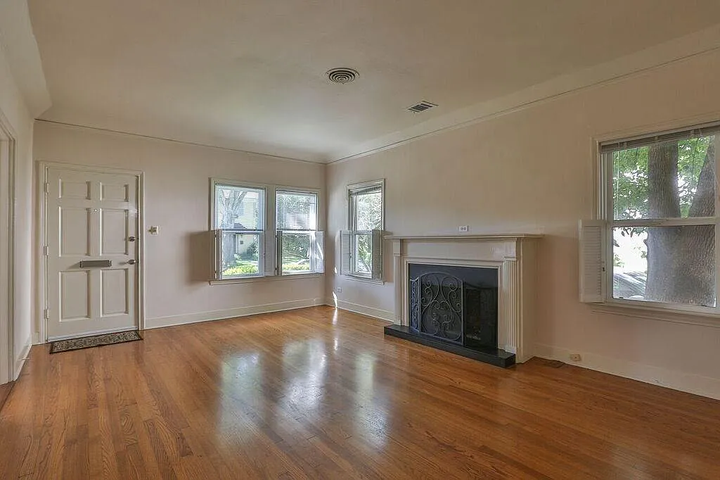 3 bed, 2.0 bath, 1736 sqft, $3,600 — Photo 4