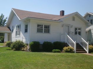 1203 N Maple St, Benton, IL 62812