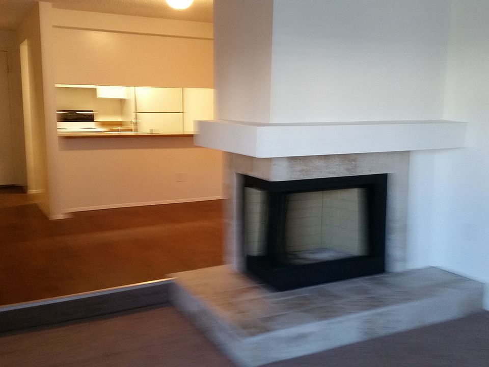 2nd image of 303 128th St SE #A102