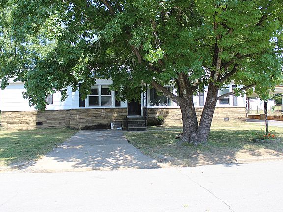 3rd image of 503 W Caddo Ave