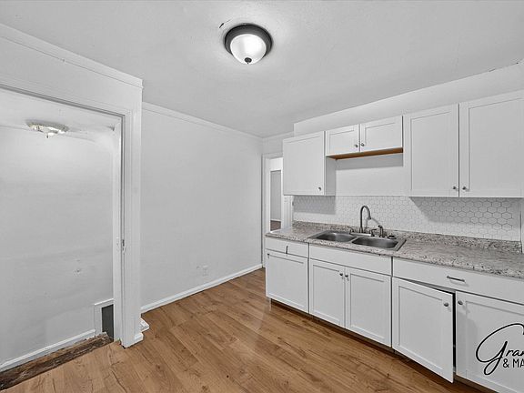 4th image of 20101 Hickory St