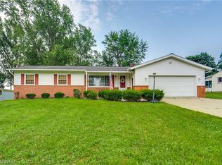 1402 Brookwood Dr, Mogadore, OH 44260
