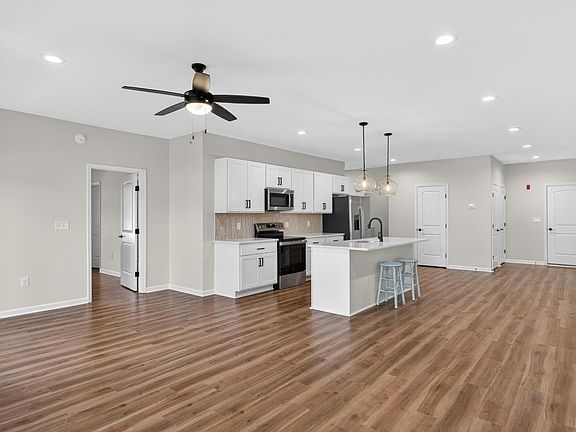 5th image of 128 Brenleigh Ct