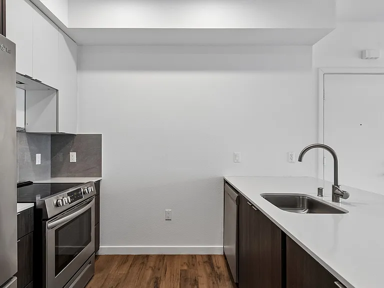 Maxwell Apartments — Photo 61