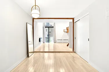 215 East 24th Street, #207