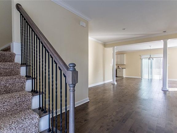4th image of 836 Corona Ln