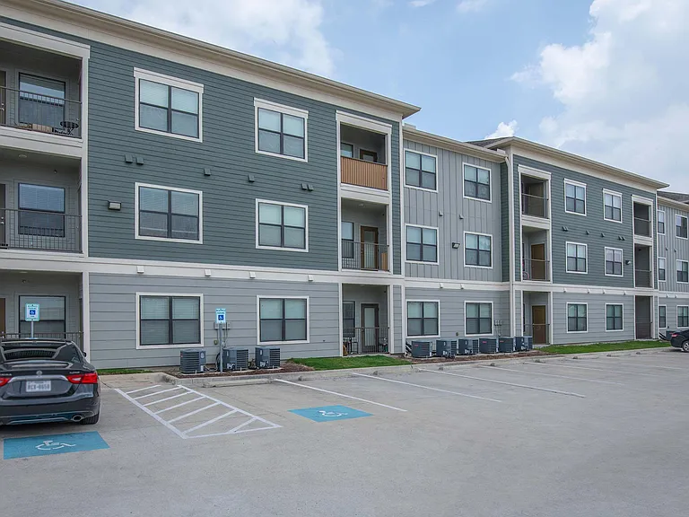 La Mariposa Apartments — Photo 13