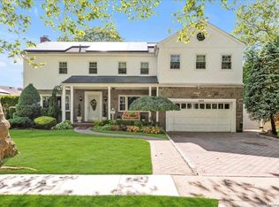 1638 Ridgeway Dr, Hewlett, NY 11557