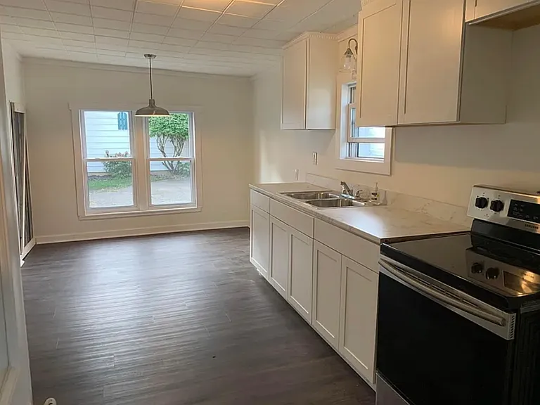 717 E Vine St — Photo 14
