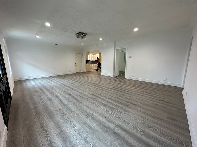 6742 Radford Ave — Photo 13