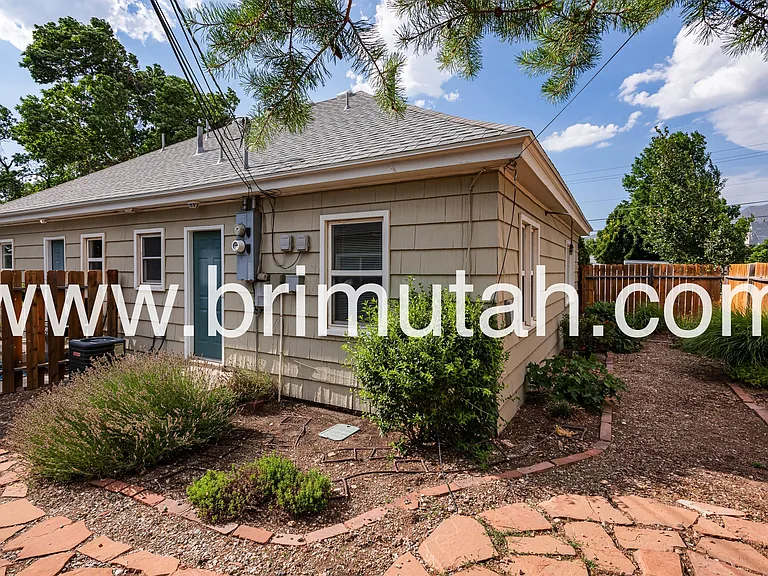 2364 E Redondo Ave — Photo 17
