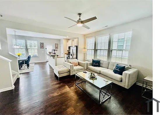 3 bed, 1630 sqft, $1,950 — Photo 2