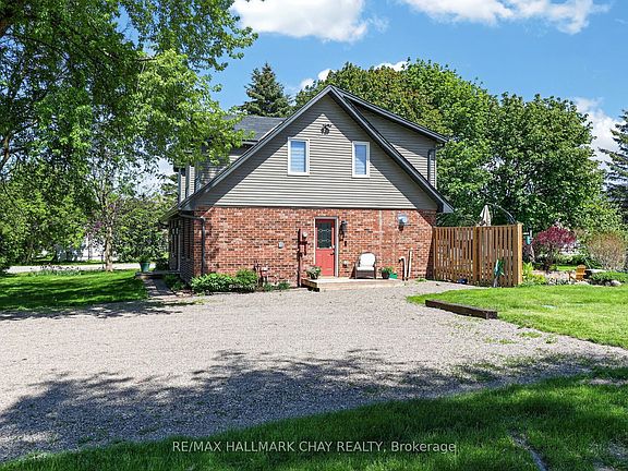 3rd image of 1467 Gilford Rd