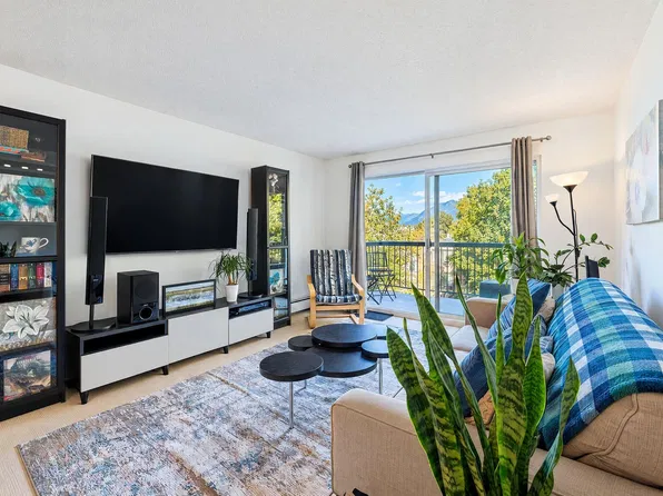 2320 Trinity St #312, Vancouver, BC V5L 4W7