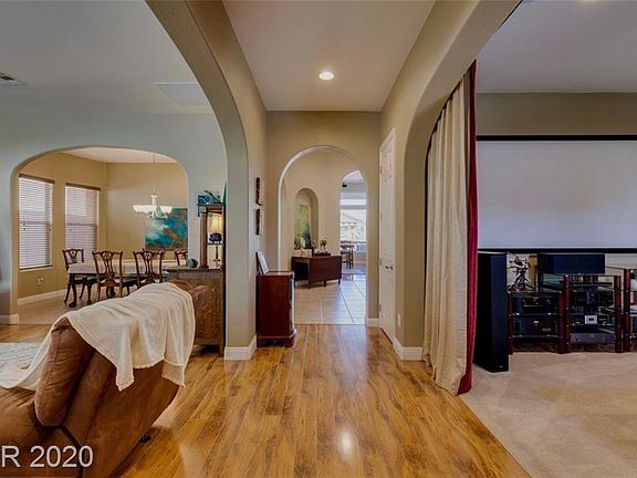 3rd image of 470 Las Alturas Ave