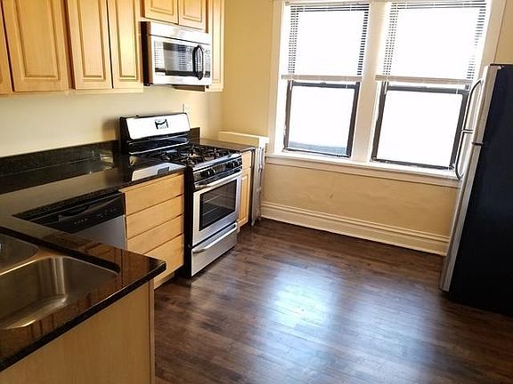 3rd image of 4617 N Spaulding Ave