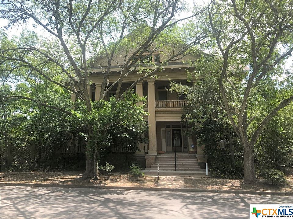 202 E Gonzales St, Yoakum, TX 77995 Zillow