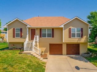 708 13th St, Kearney, MO 64060