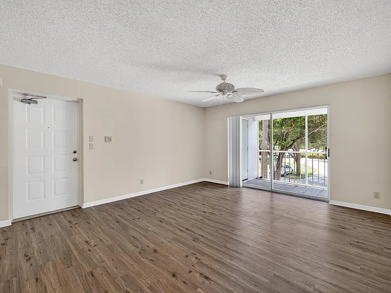 2512 SE Anchorage Cv #2 — Photo 5