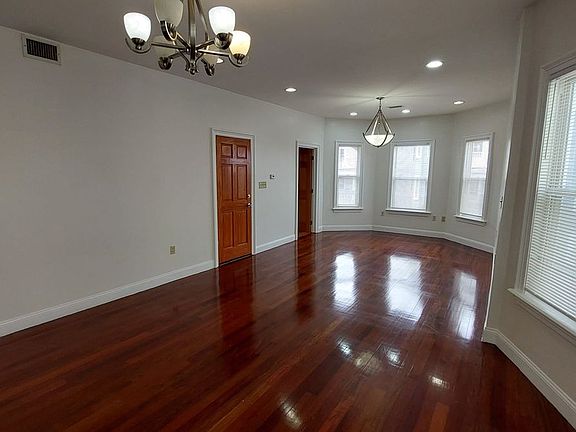 2nd image of 167 King St #2