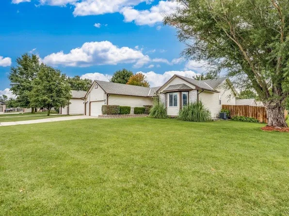 9102 W Central Park Ct, Wichita, KS 67205