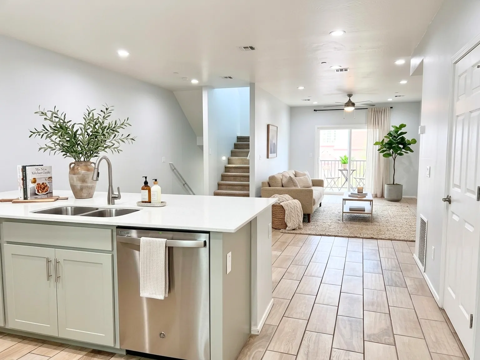 Encanto Townhomes — Photo 4