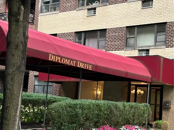 200 Diplomat Drive #5-O, Mount Kisco, NY 10549