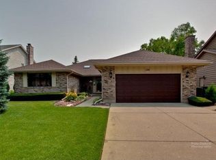 136 Golf View Cir, Prospect Heights, IL 60070