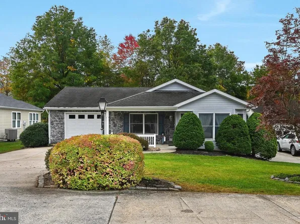 660 Canal Dr, Pine Grove, PA 17963
