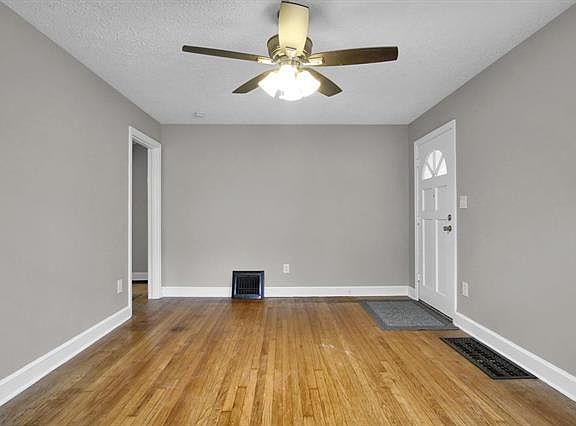 3rd image of 829 E Penning Ave