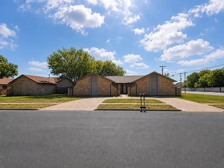 4704 Oakfield Way — Photo 13