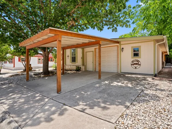 303 Live Oak St, Ingram, TX 78025