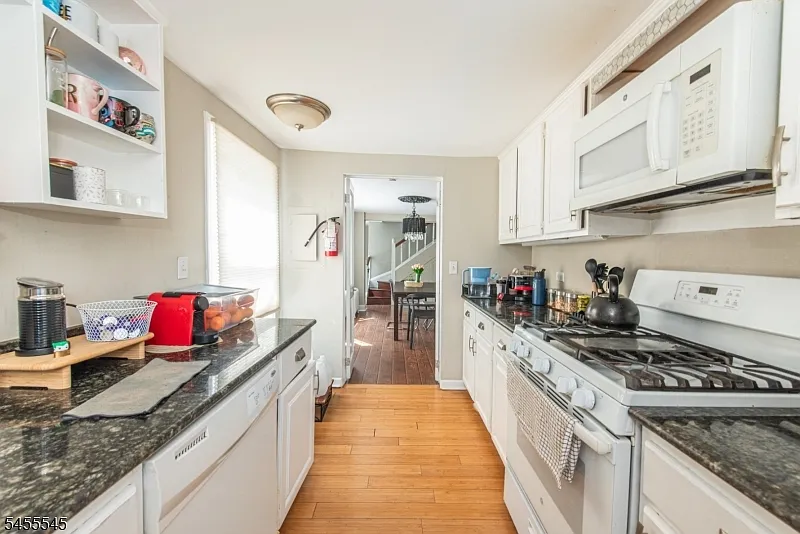 3 bed, 2.0 bath, $3,500 — Photo 4