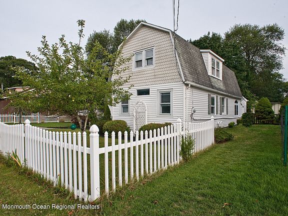 3rd image of 540 Dow Ave
