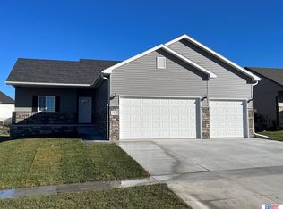 1206 Kantor Ln, Hickman, NE 68372
