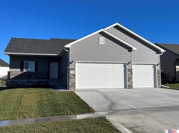 1206 Kantor Ln, Hickman, NE 68372
