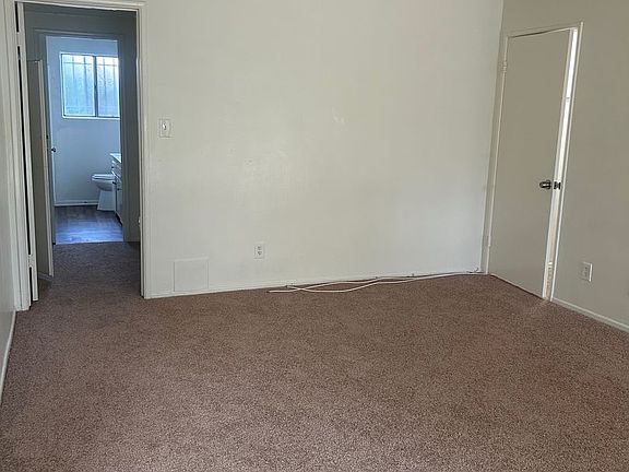 3rd image of 107 E Buckthorn St APT 3