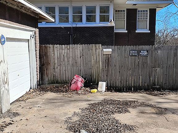 2nd image of 815 Poplar St