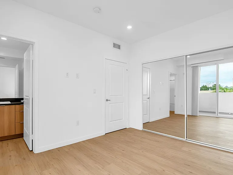 14333 Sylvan St — Photo 9