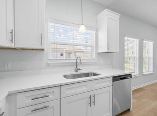 72 Riverwalk Cir, Freeport, FL 32439